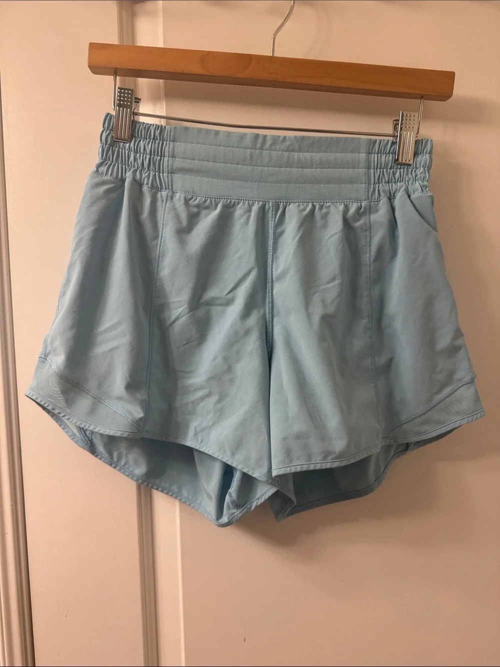 Lululemon Hotty Hot High-Rise Lined 4” Short in Blue Chill in Size 6